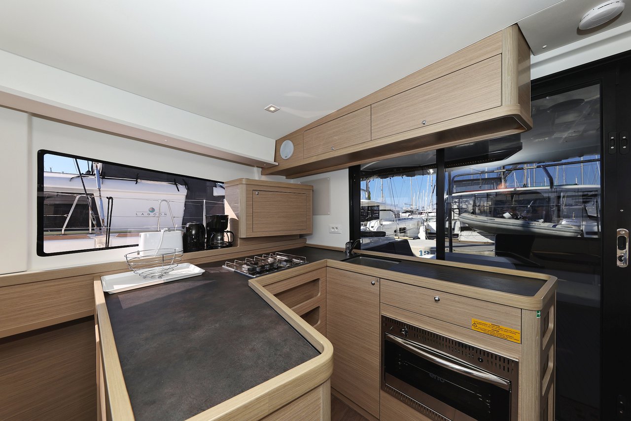 Lagoon 42 - 4 + 2 cab. — photo 16