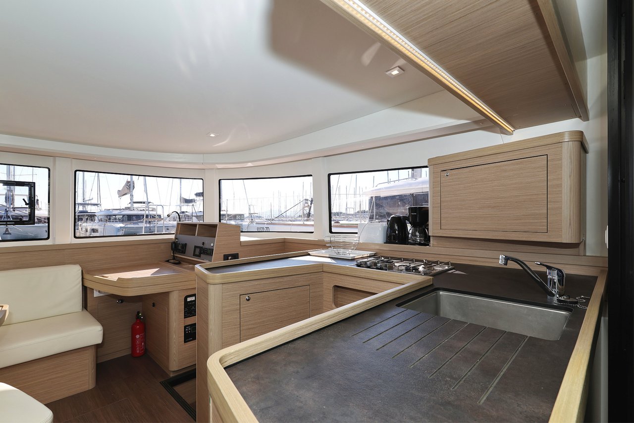 Lagoon 42 - 4 + 2 cab. — photo 20