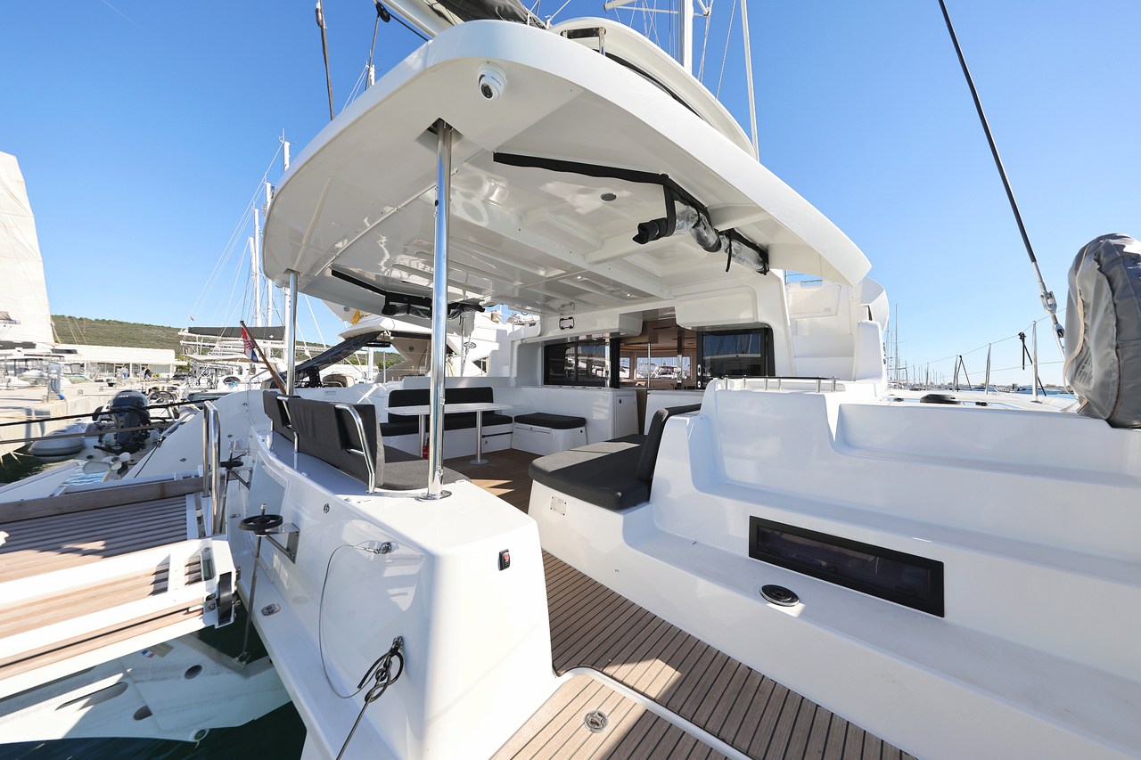 Lagoon 46 - 4 + 2 cab. — photo 9