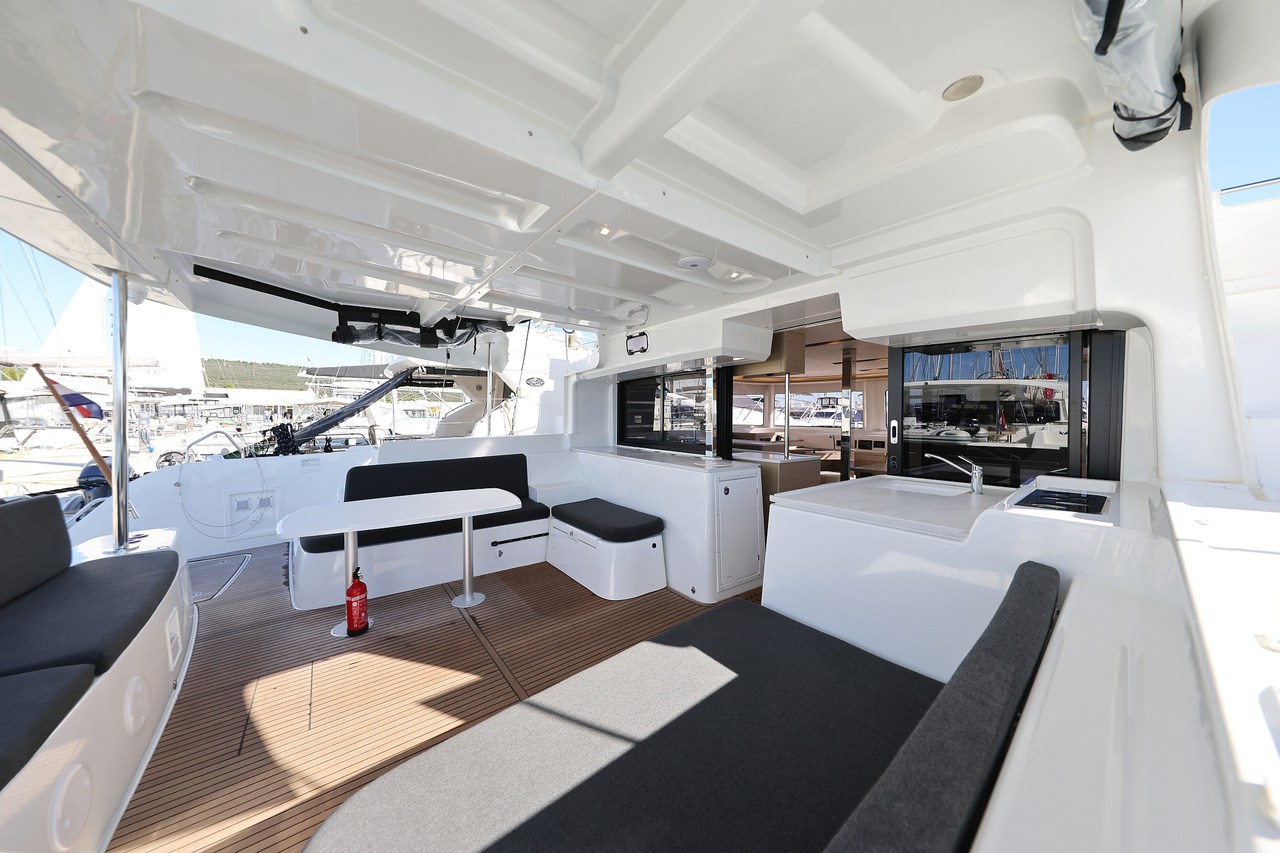 Lagoon 46 - 4 + 2 cab. — photo 11