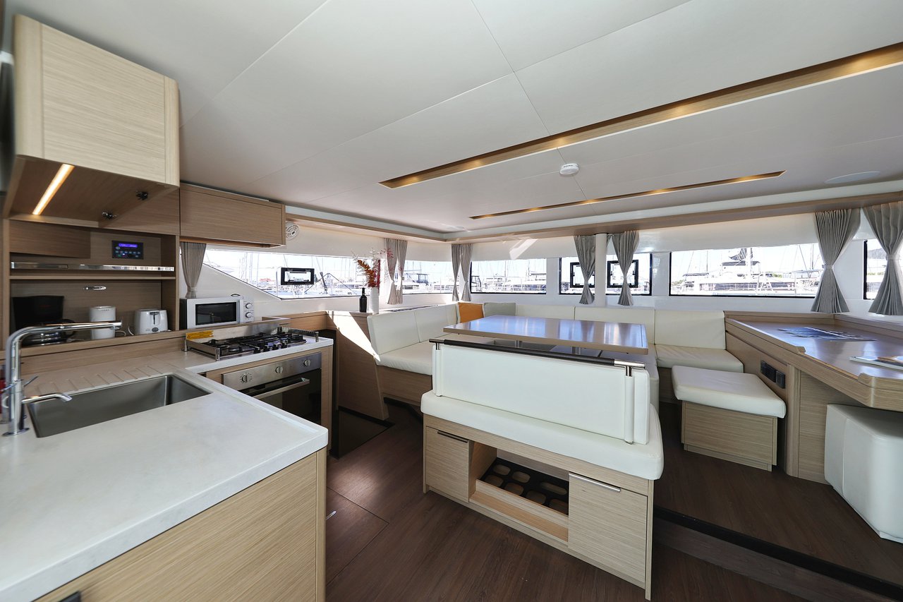Lagoon 51 - 6 + 1 cab. — photo 14