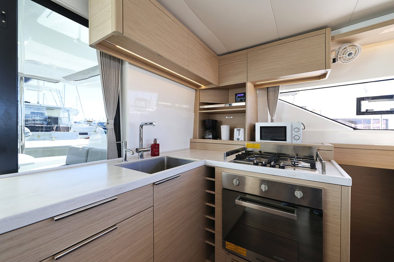 Lagoon 51 - 6 + 1 cab. — photo 18
