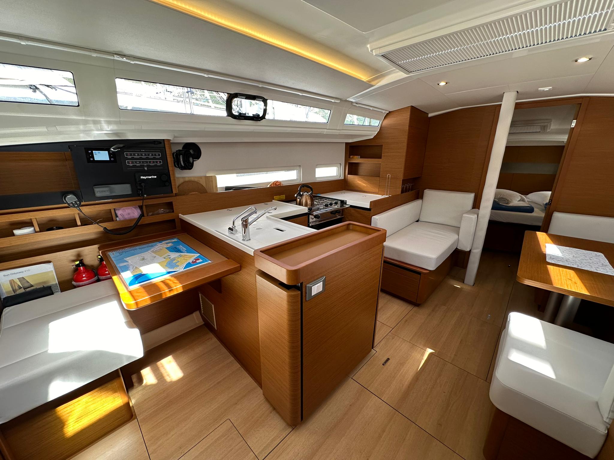 Sun Odyssey 410 - 3 cab. — photo 9
