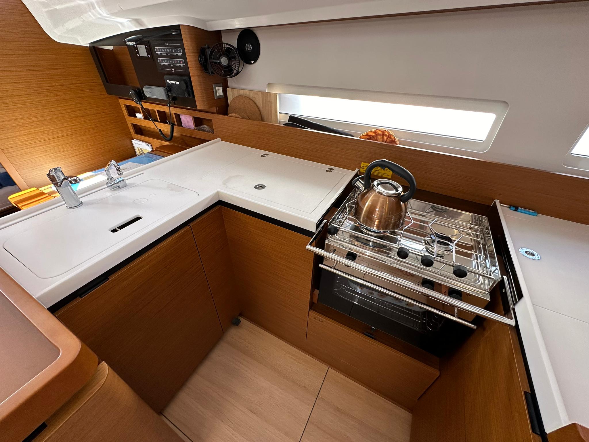 Sun Odyssey 410 - 3 cab. — photo 11