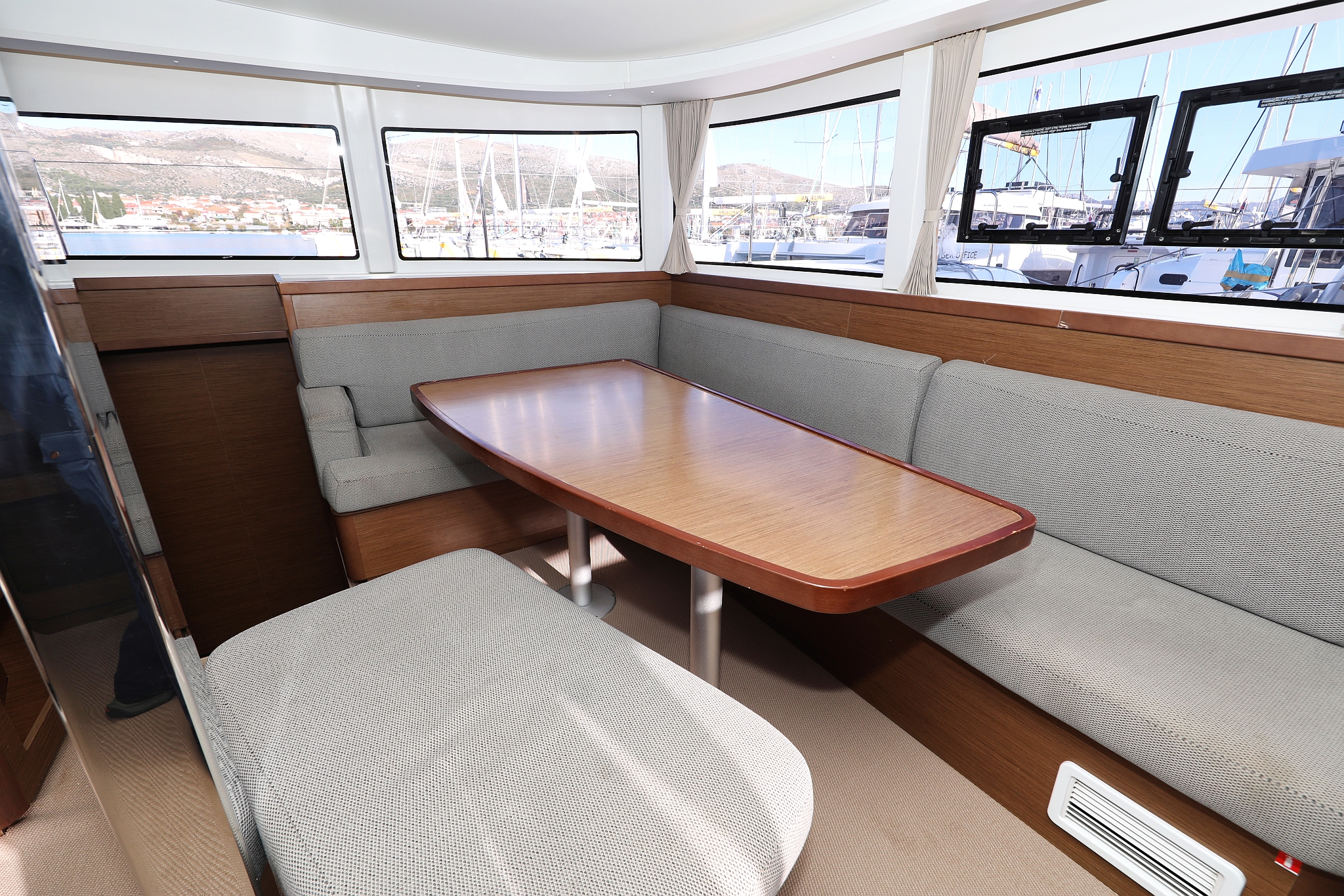 Lagoon 42 - 4 + 2 cab. — photo 18