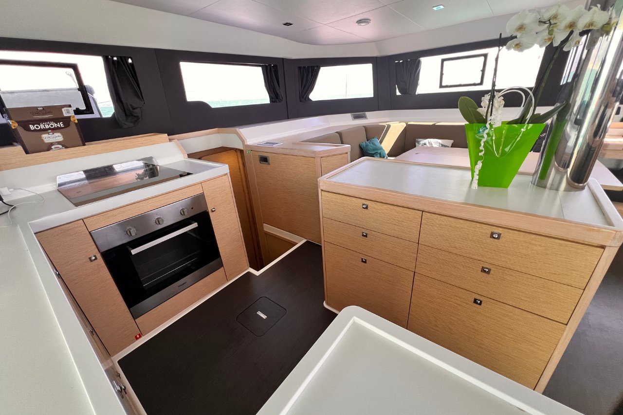 Dufour 48 Catamaran - 5 + 1 cab. — photo 8