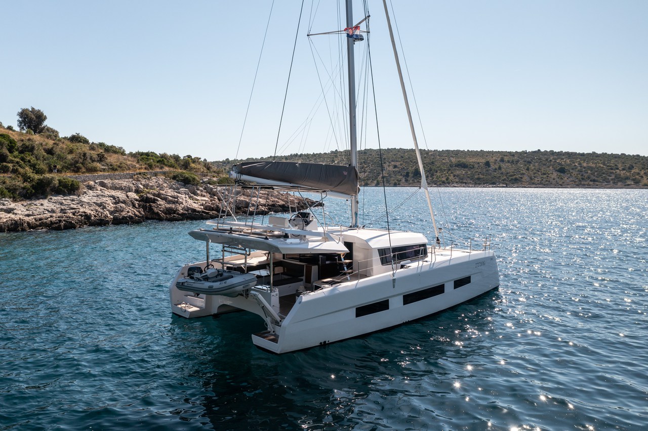 Dufour 48 Catamaran - 5 + 1 cab. — photo 12