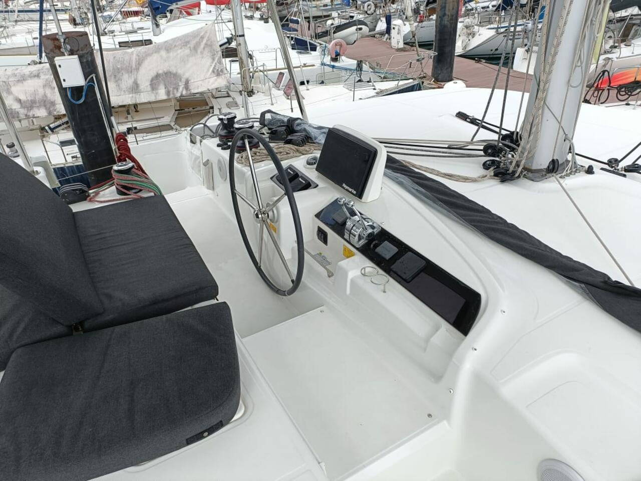 Lagoon 46 - 4 + 2 cab. — photo 11