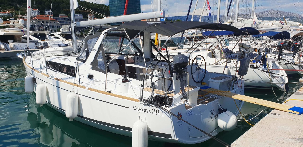 Oceanis 38.1 — photo 1