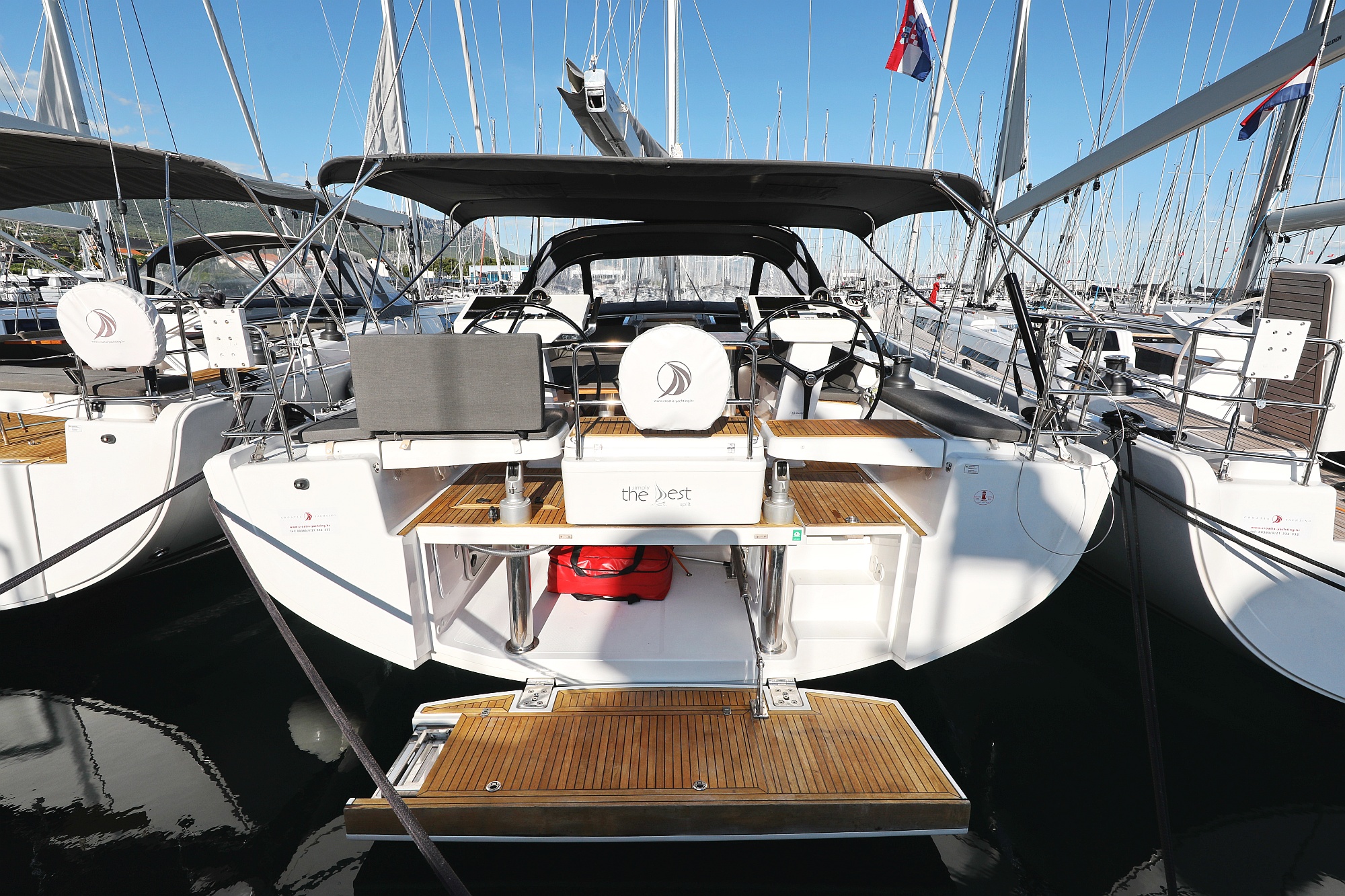 Hanse 548 - 5 + 1 cab. — photo 3