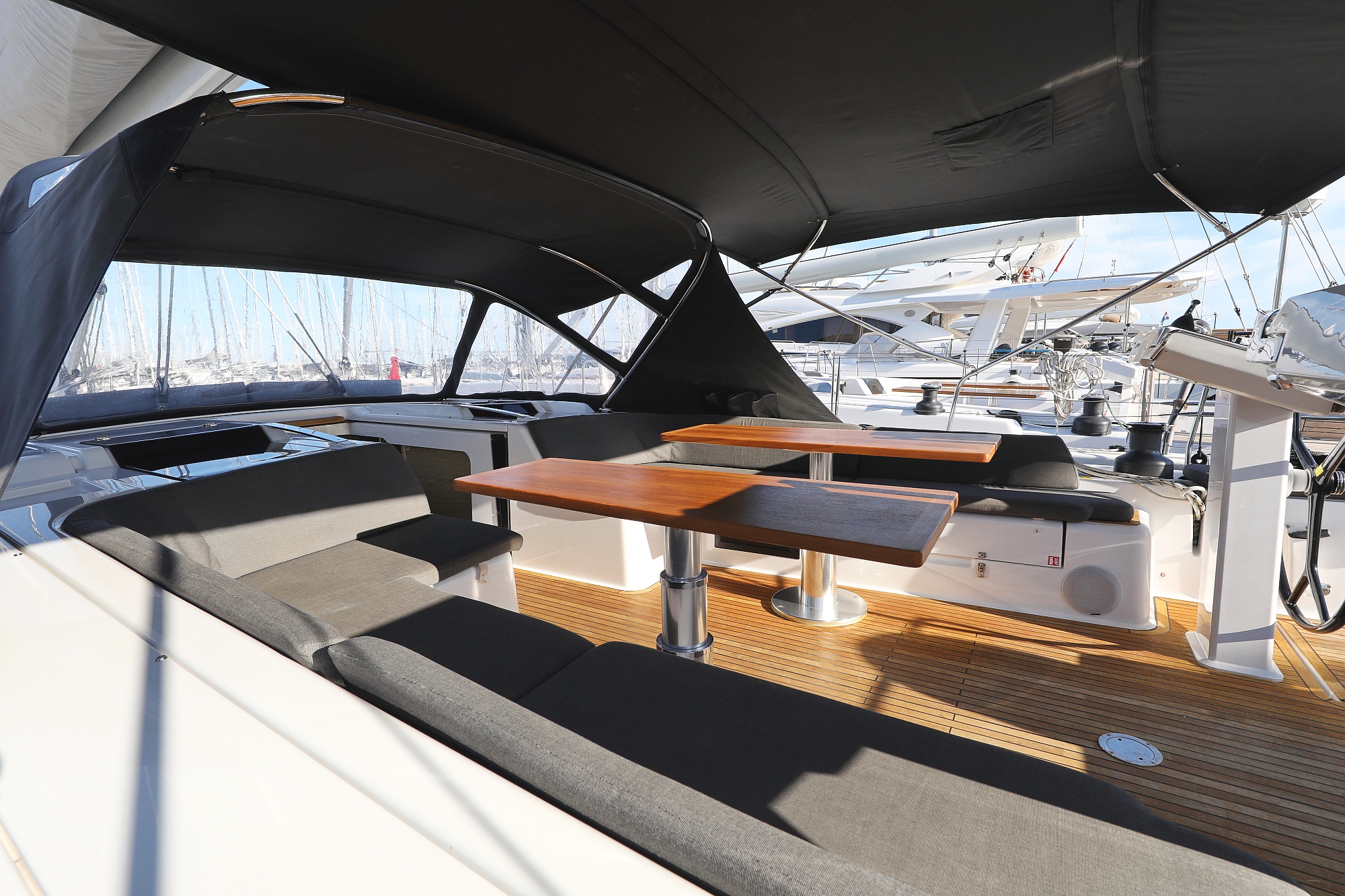 Hanse 548 - 5 + 1 cab. — photo 7