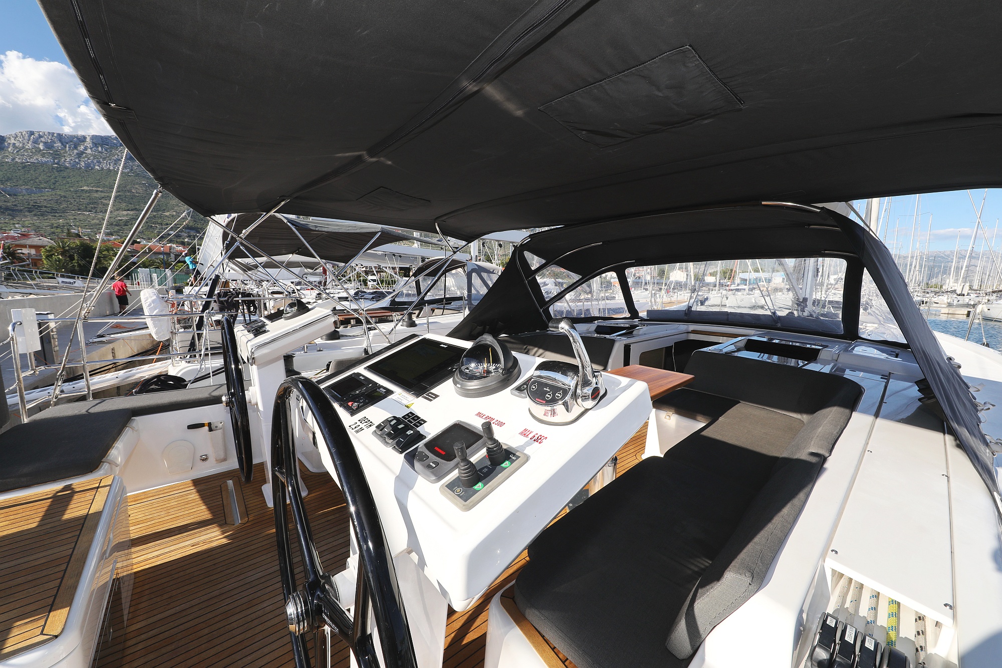 Hanse 548 - 5 + 1 cab. — photo 11