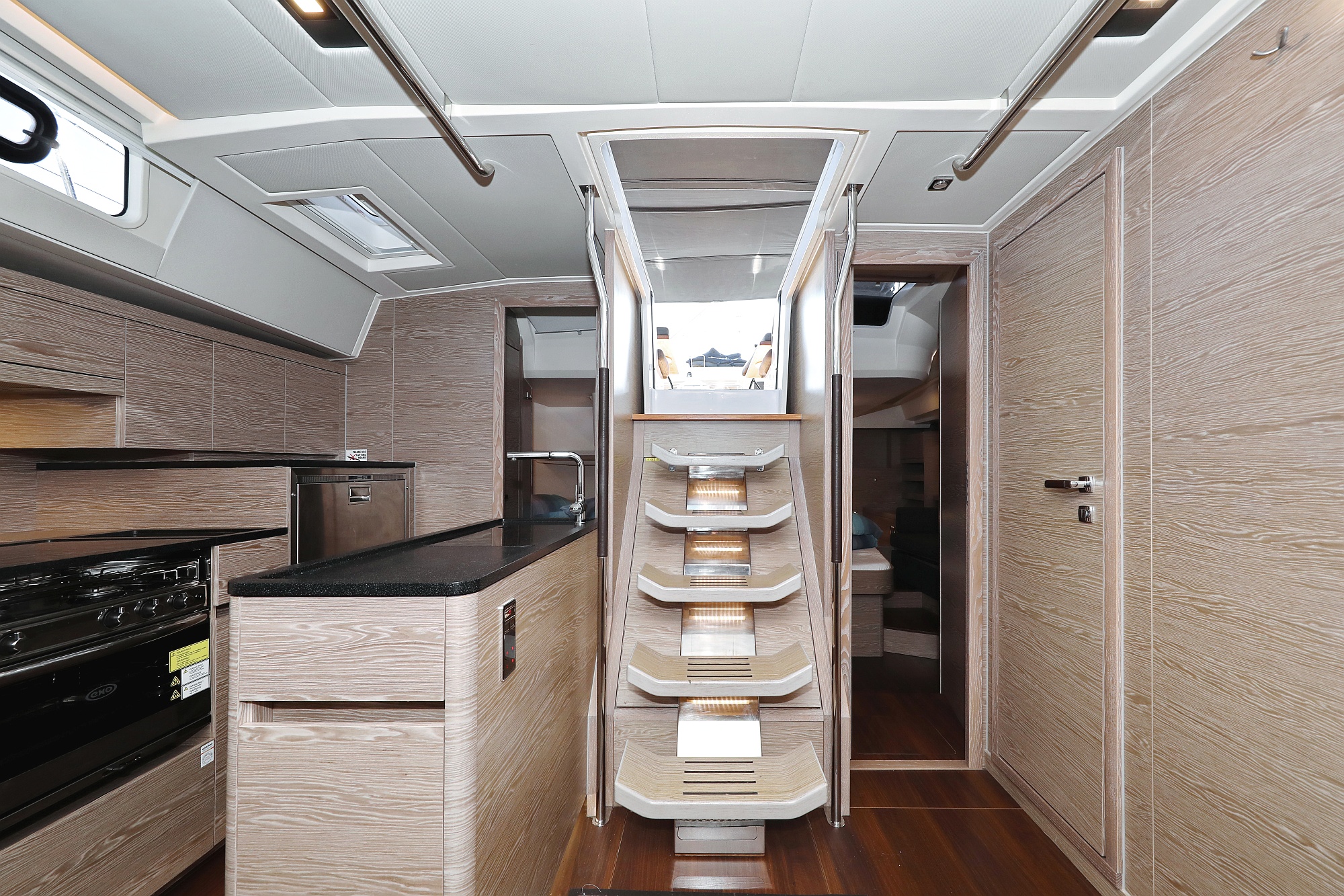 Hanse 548 - 5 + 1 cab. — photo 13