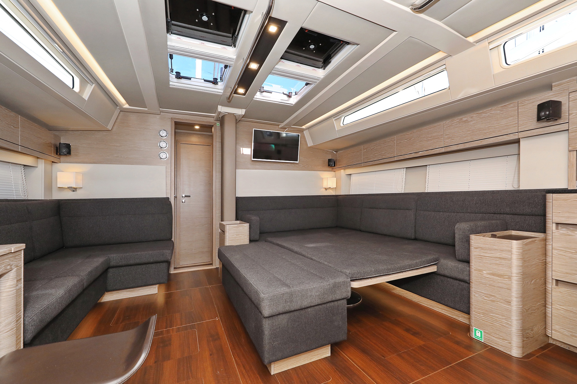 Hanse 548 - 5 + 1 cab. — photo 20