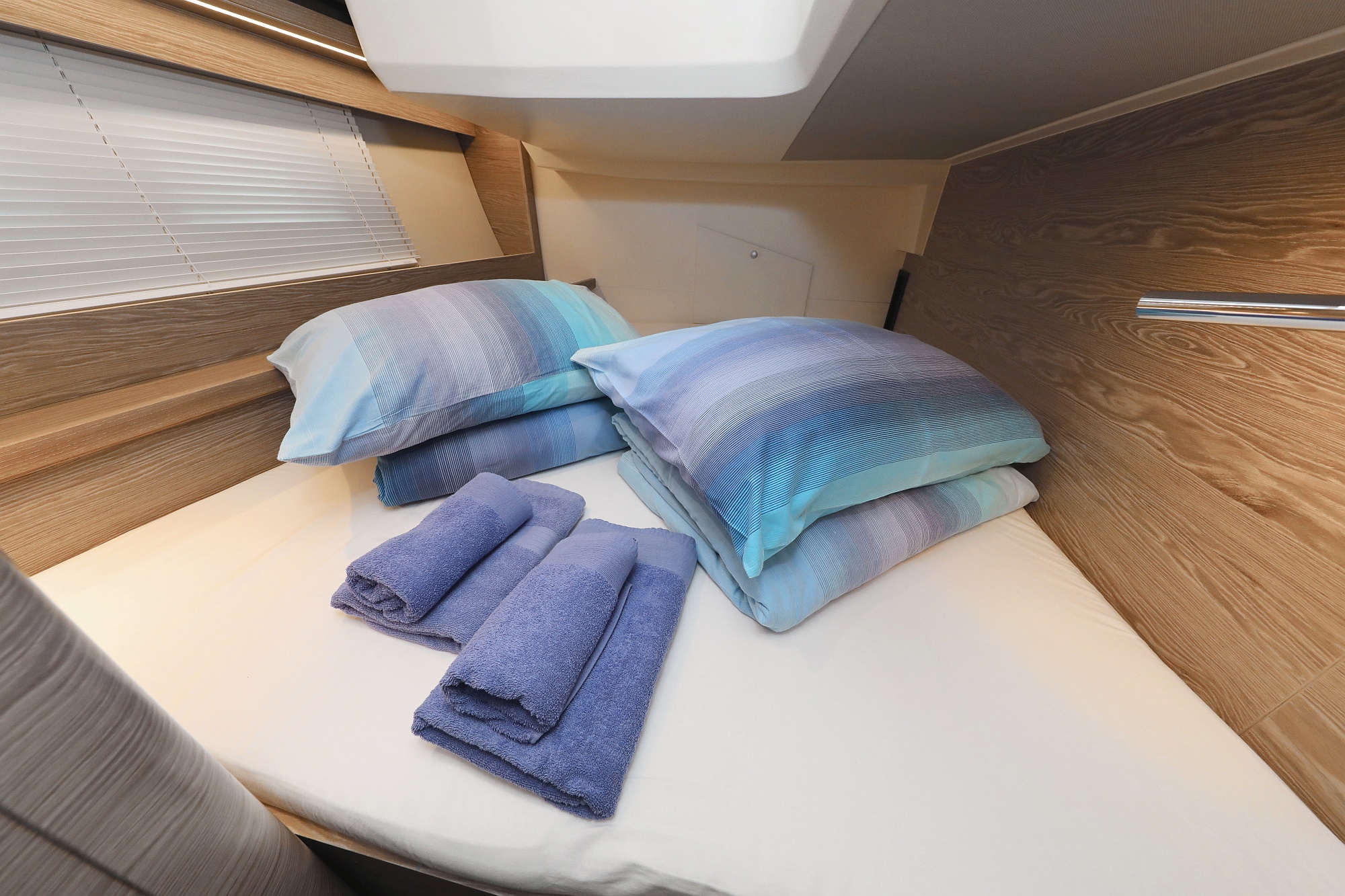 Hanse 548 - 5 + 1 cab. — photo 24
