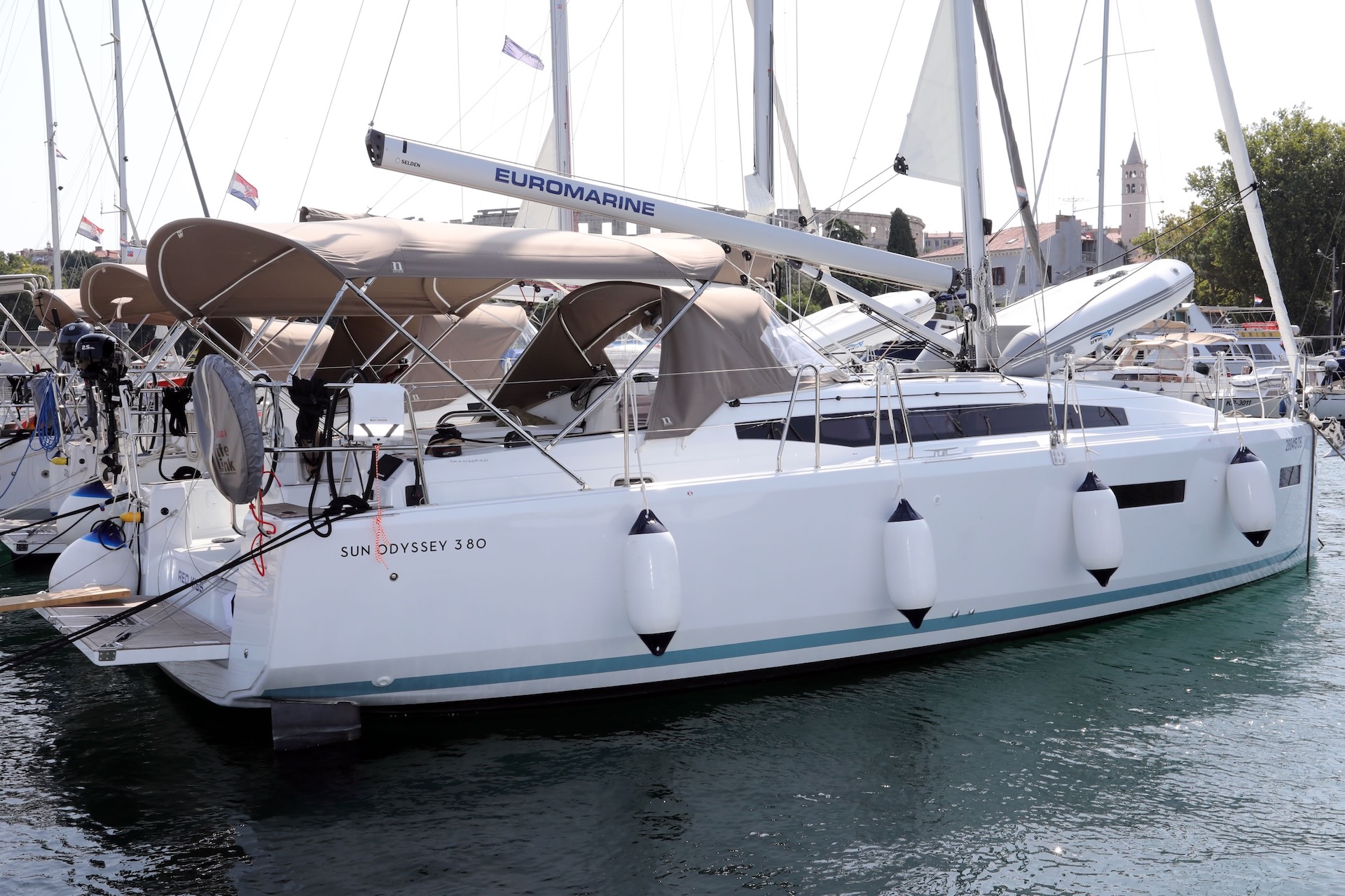 Sun Odyssey 380 - 3 cab. — photo 1