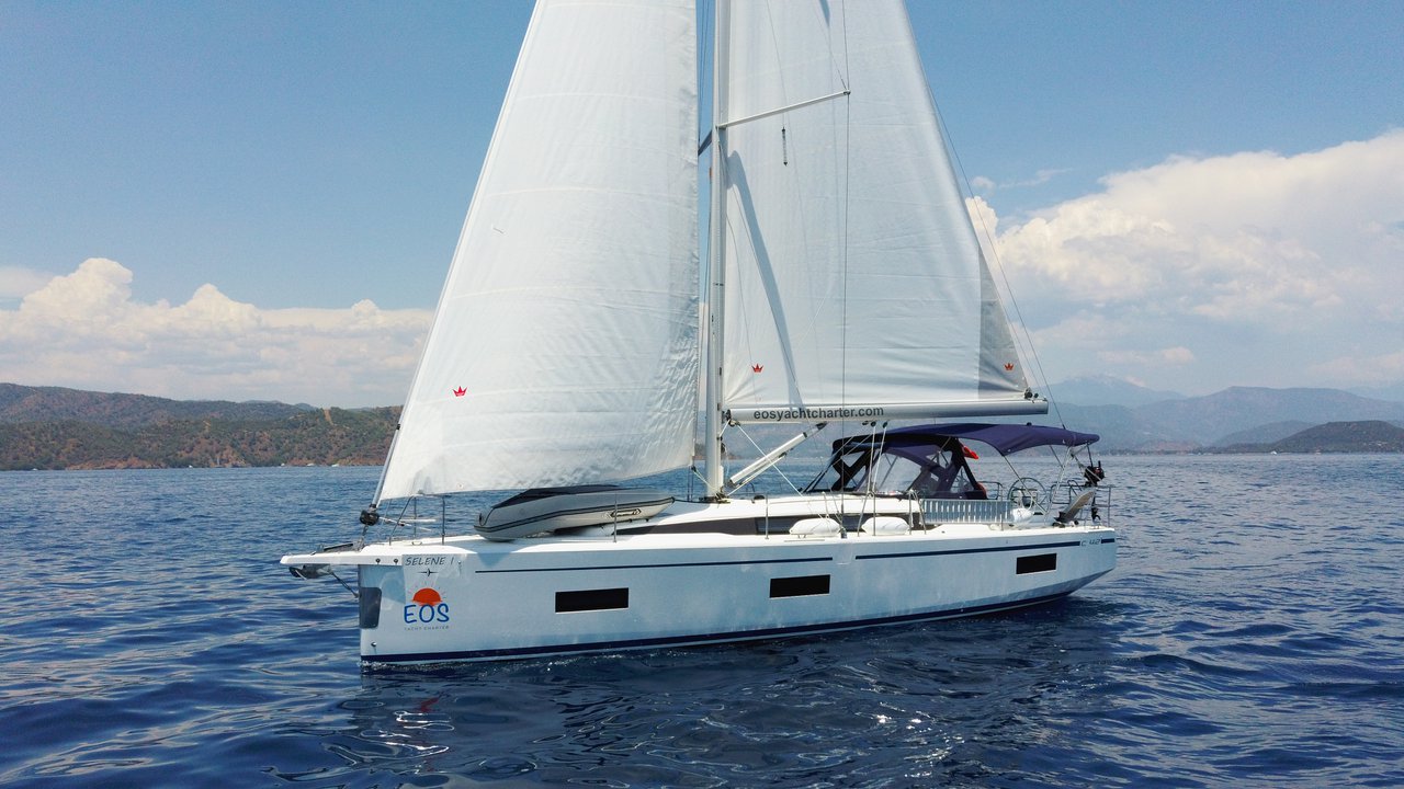 Bavaria C42 — photo 4
