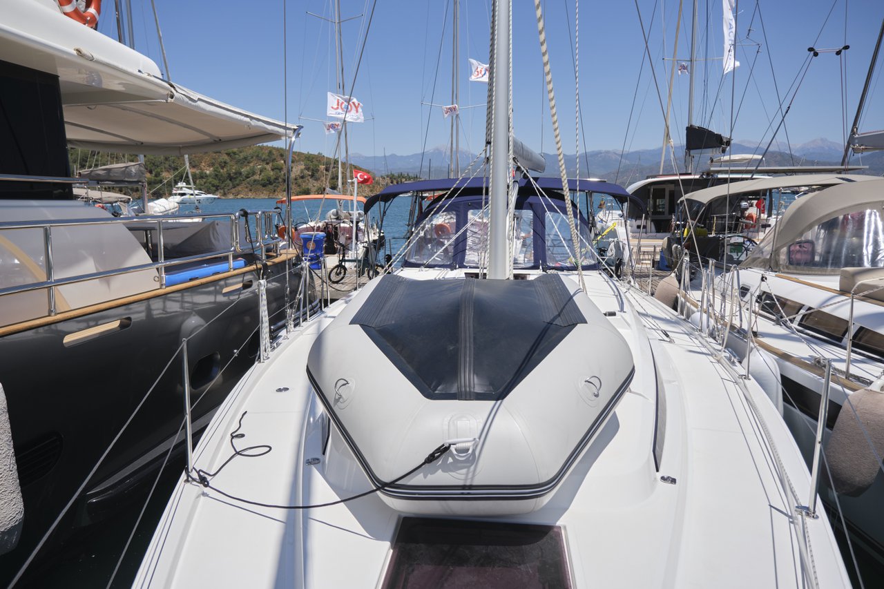 Bavaria C42 — photo 7