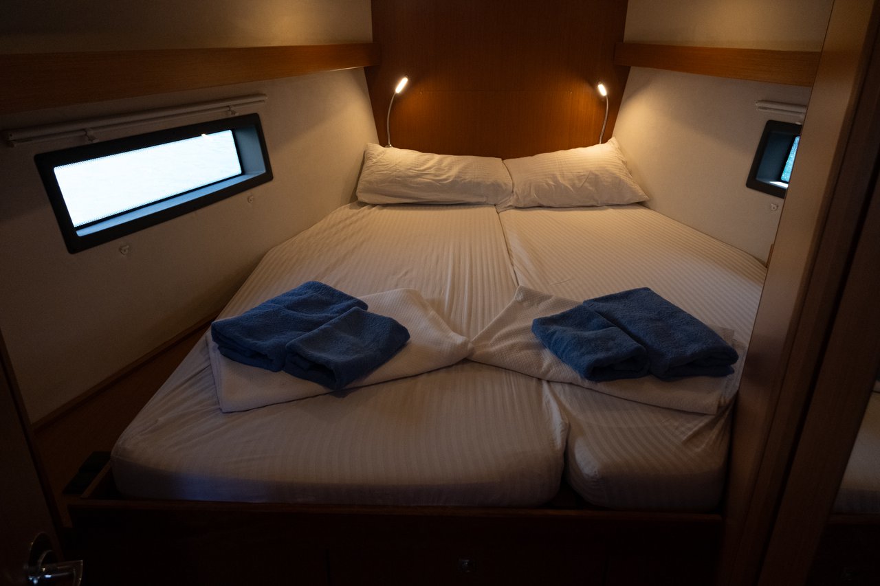 Bavaria C42 — photo 13
