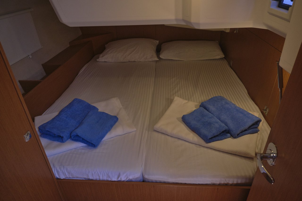 Bavaria C42 — photo 15