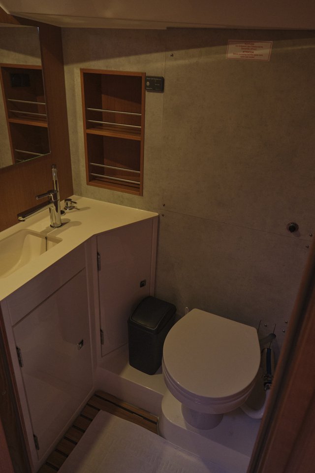Bavaria C42 — photo 18