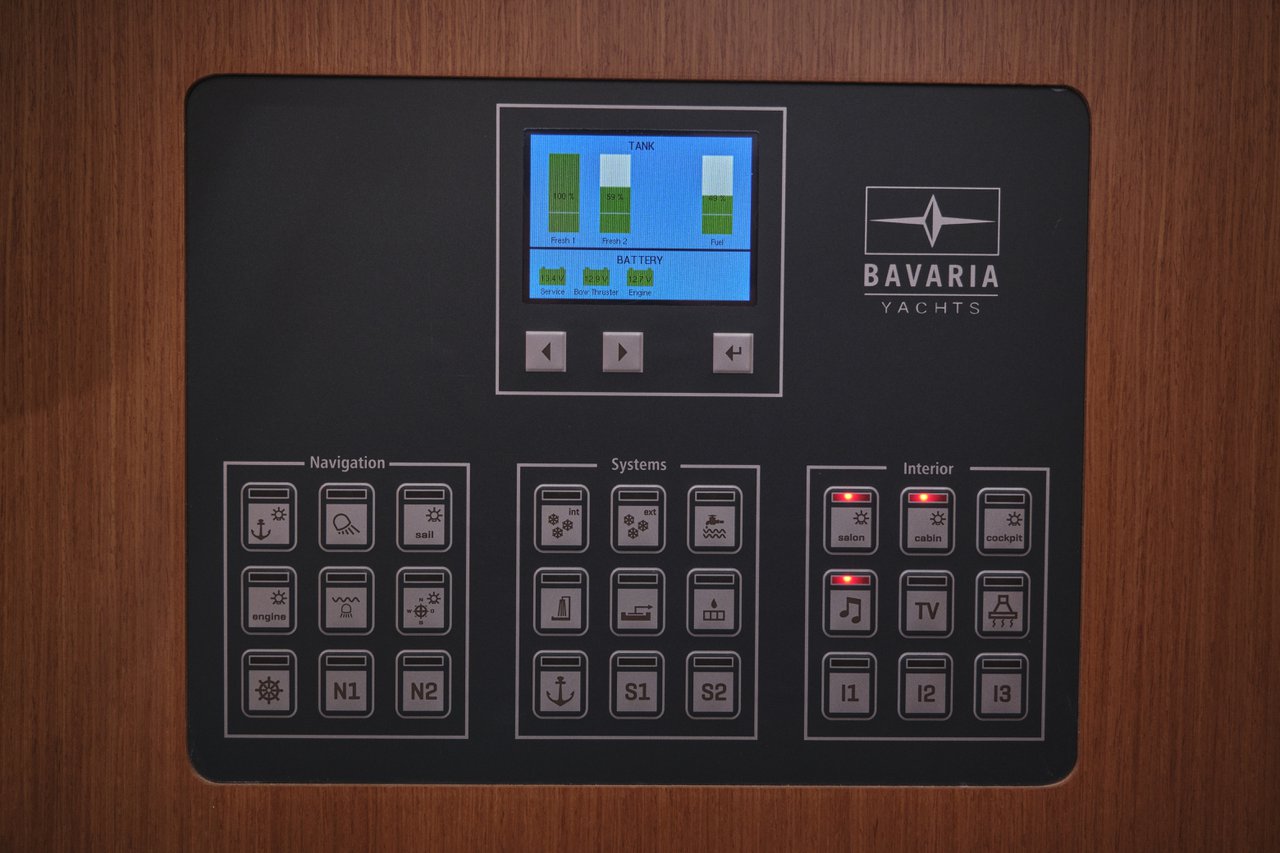 Bavaria C42 — photo 24