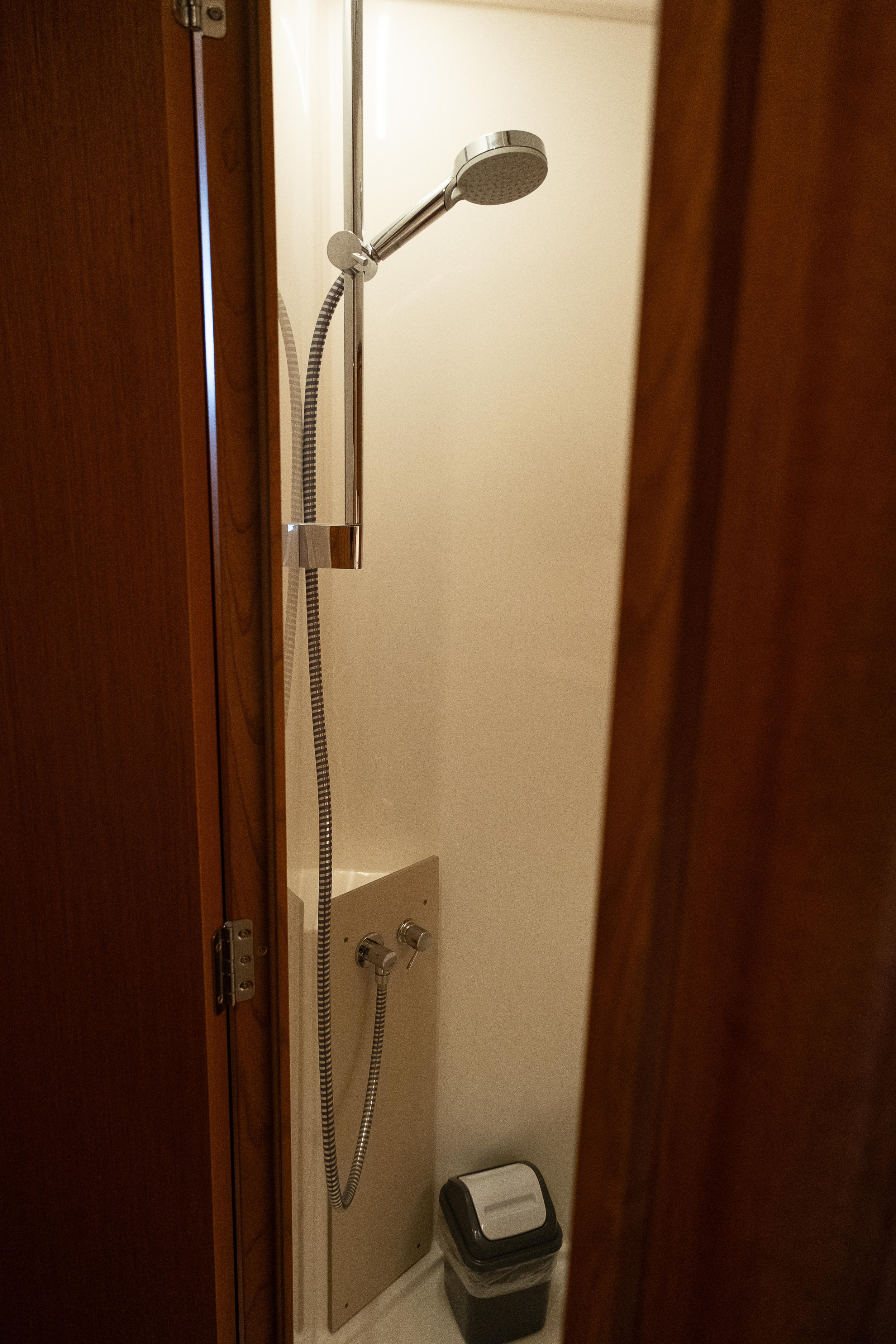 Bavaria C46 - 5 cab. — photo 27