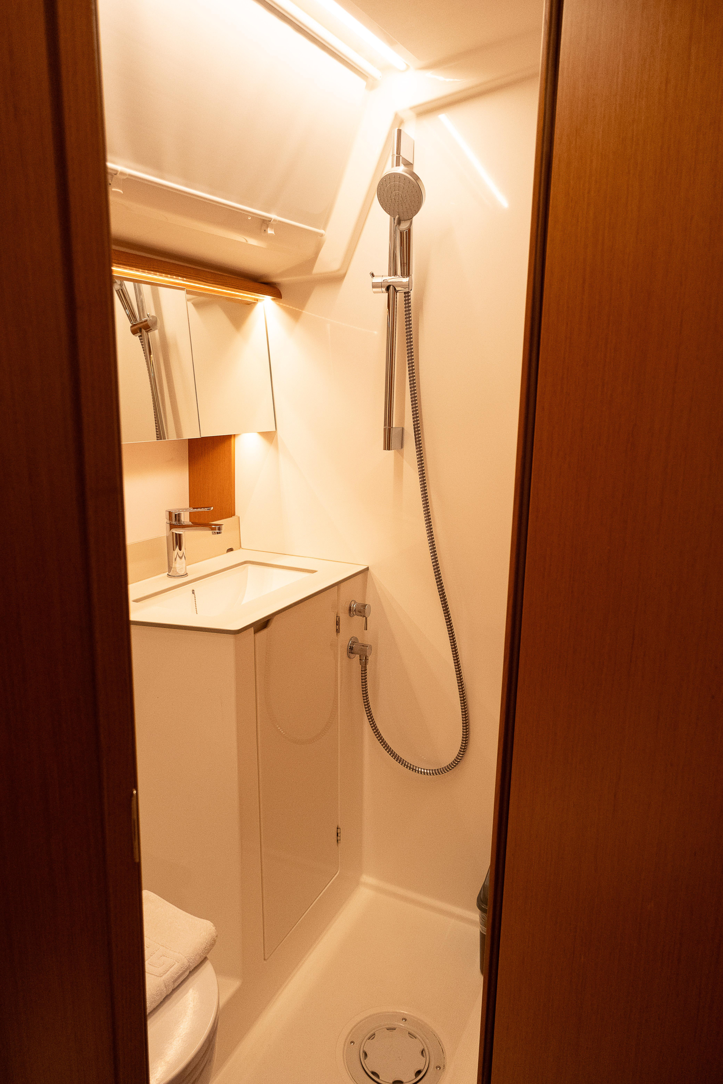 Bavaria C46 - 5 cab. — photo 31