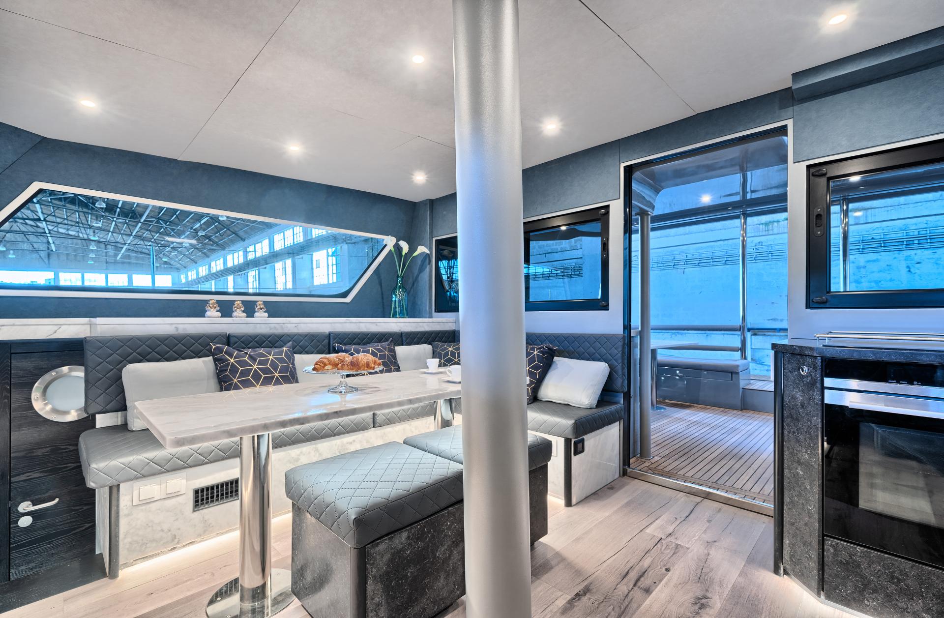 Luna 49 — photo 15