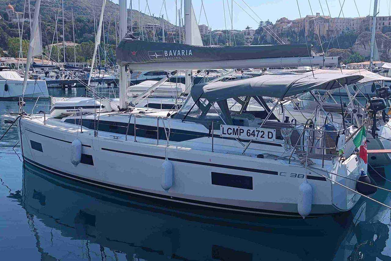 Bavaria C38 — photo 1