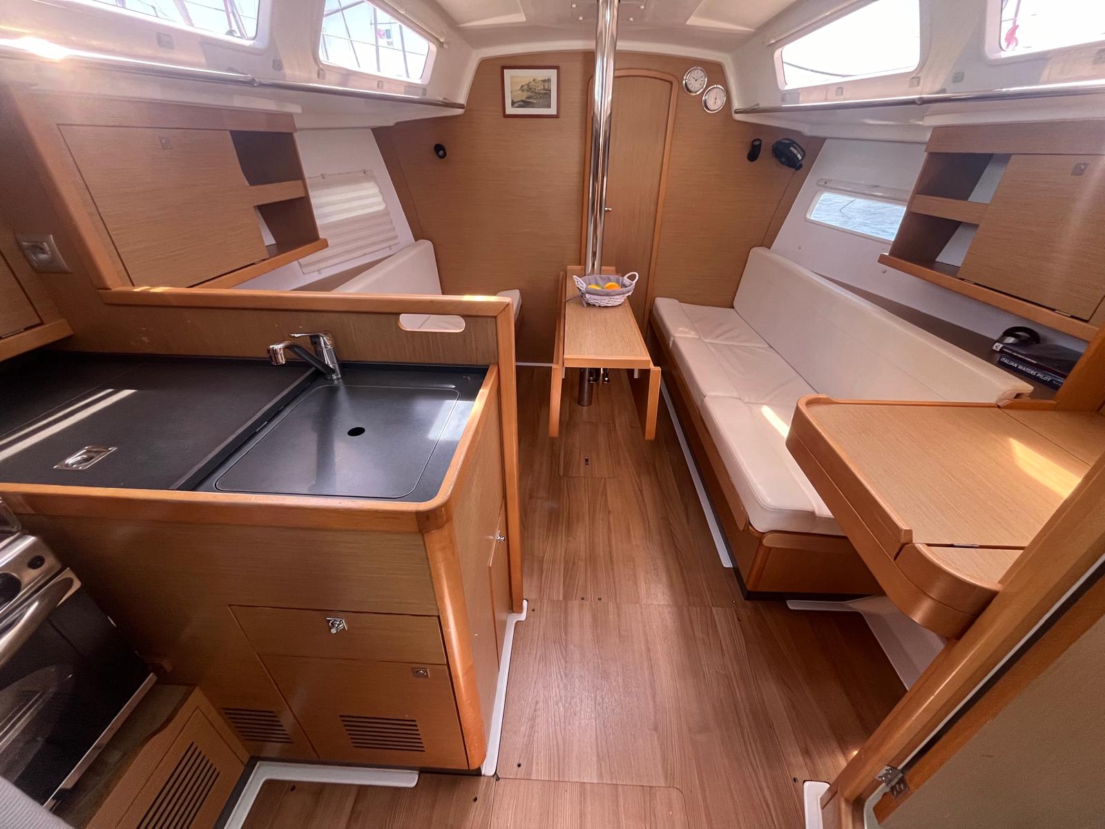 Sun Odyssey 319 - 2 cab. — photo 4