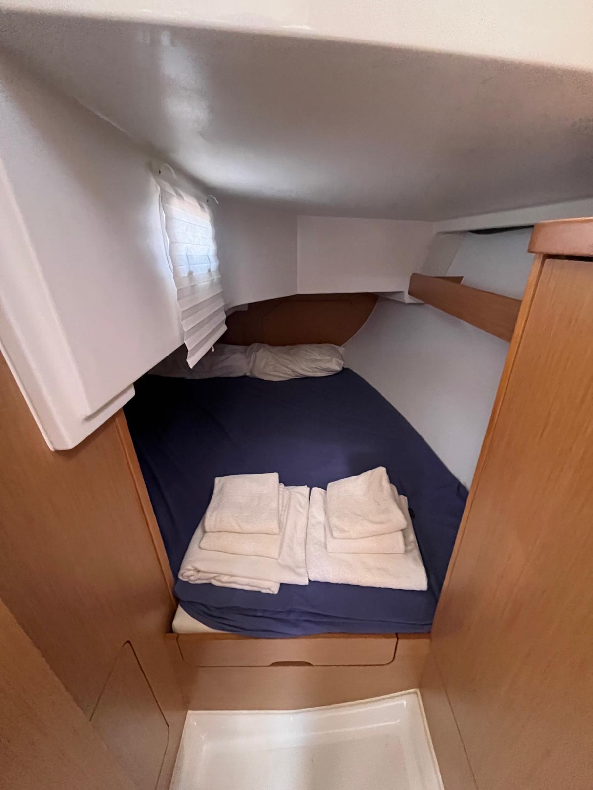 Sun Odyssey 319 - 2 cab. — photo 8