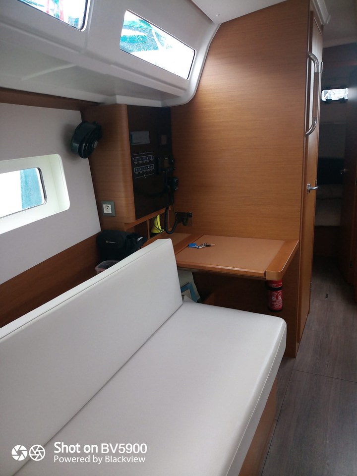 Sun Odyssey 380 - 3 cab. — photo 8