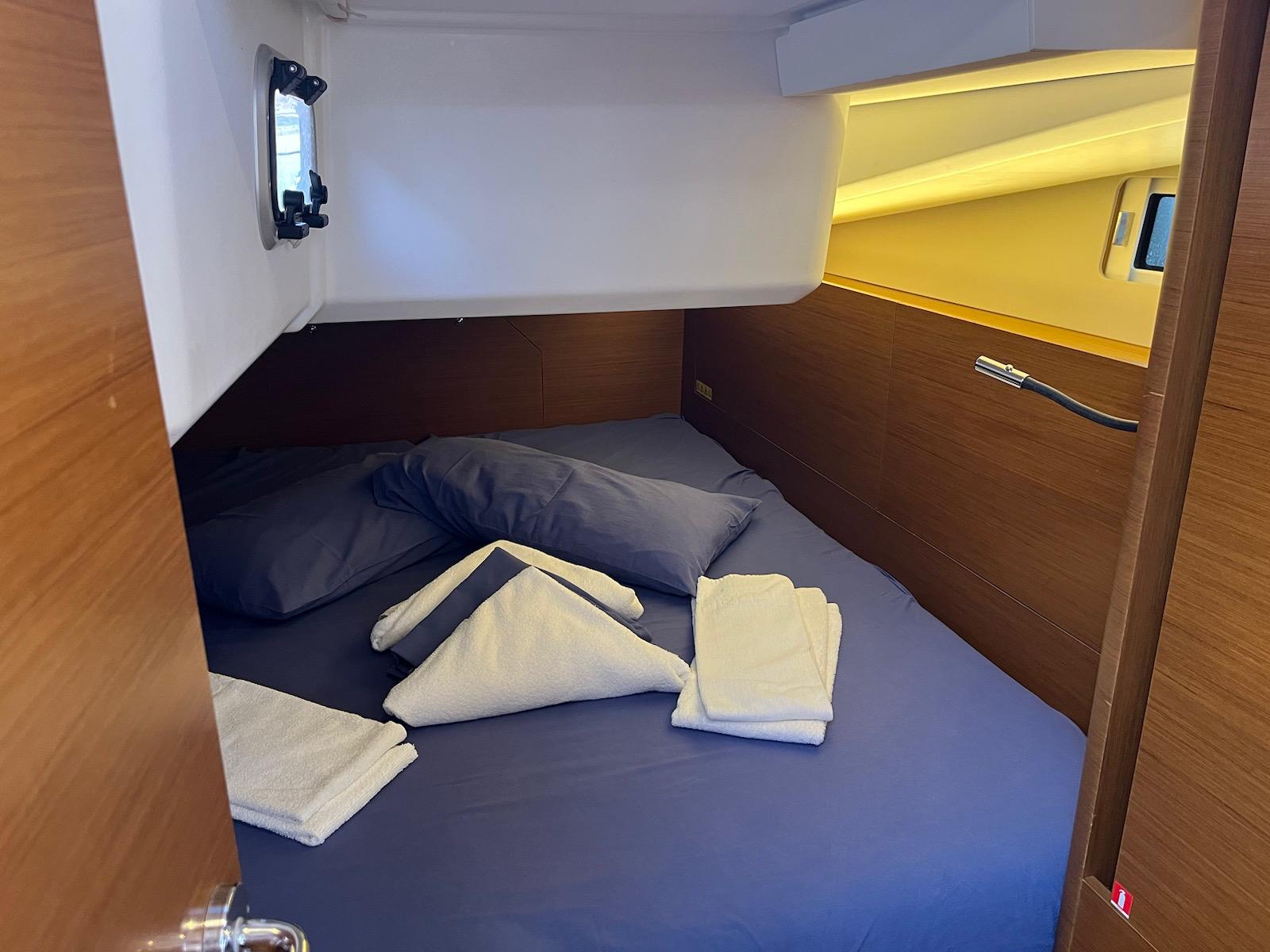 Sun Odyssey 440 - 4 cab. — photo 4