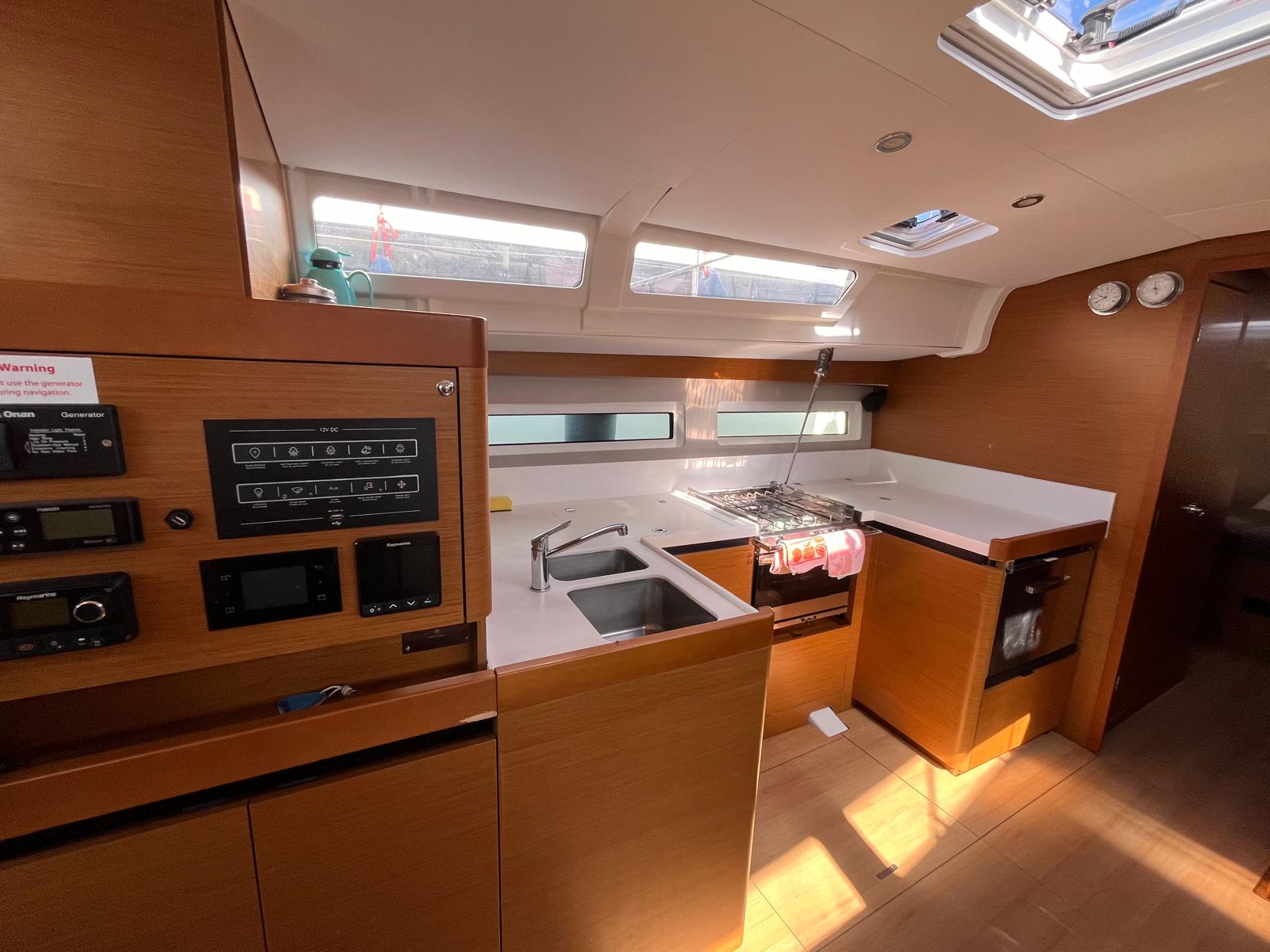 Sun Odyssey 490 - 4 + 1 cab. — photo 6