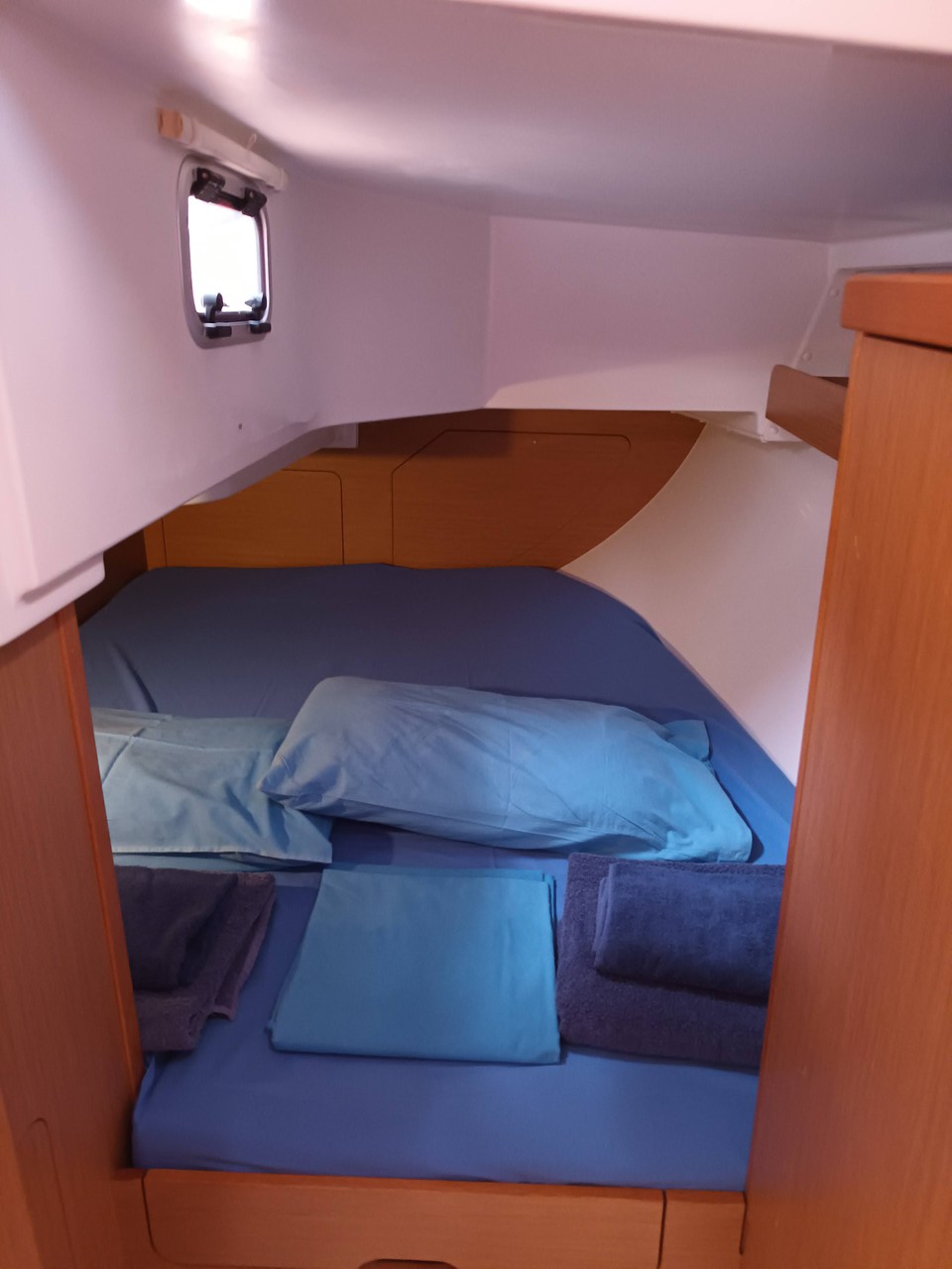 Sun Odyssey 319 - 2 cab. — photo 8