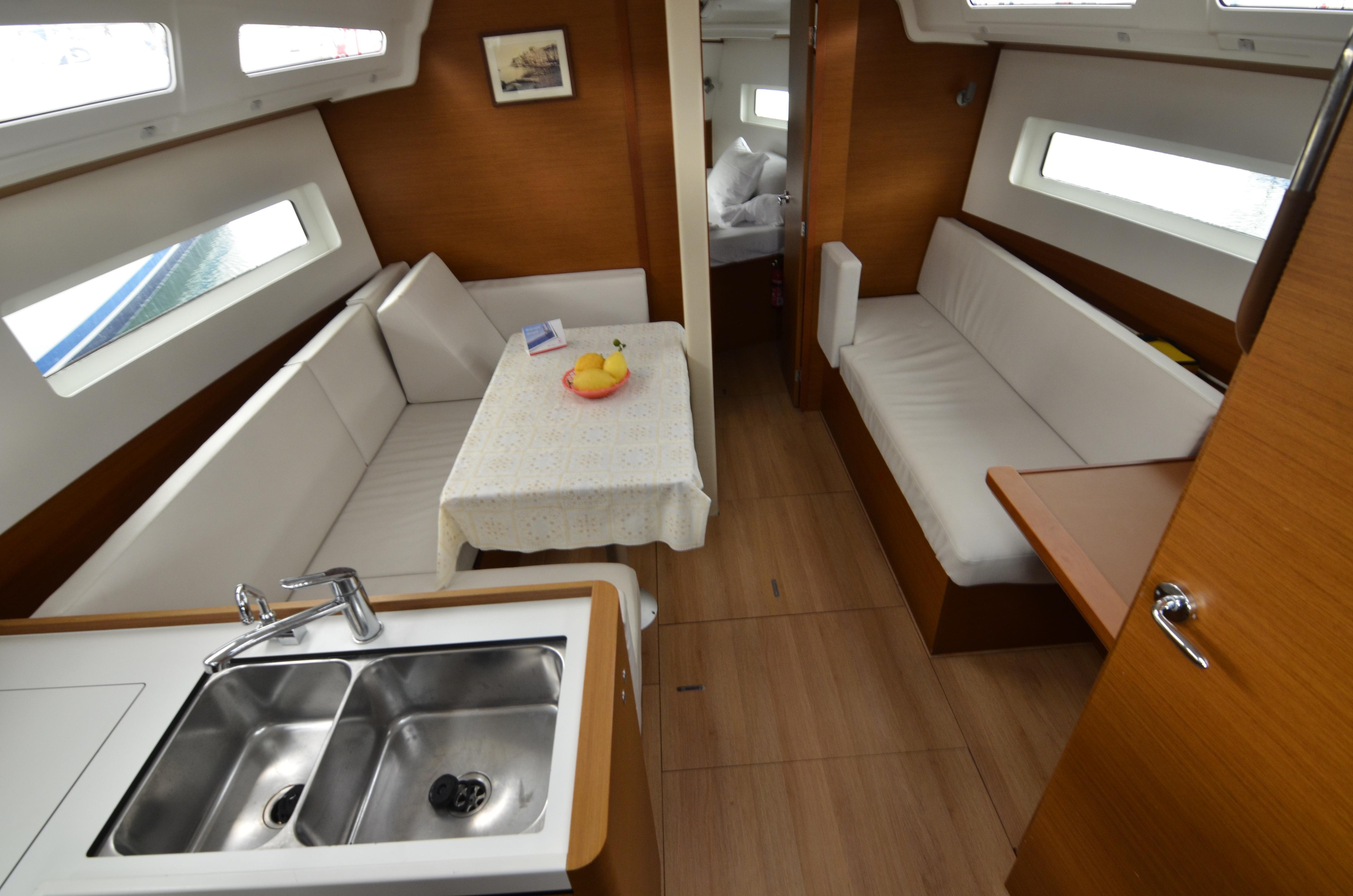 Sun Odyssey 380 - 3 cab. — photo 5
