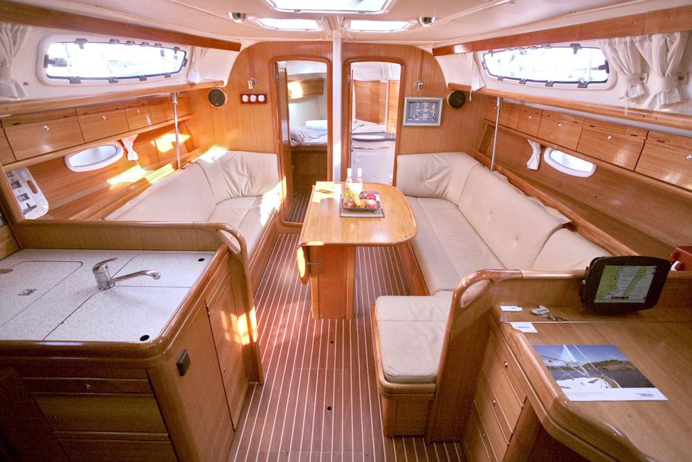 Bavaria 38 Cruiser — photo 6