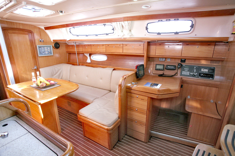Bavaria 38 Cruiser — photo 8