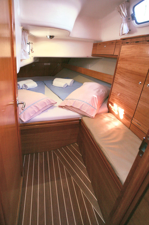 Bavaria 38 Cruiser — photo 9