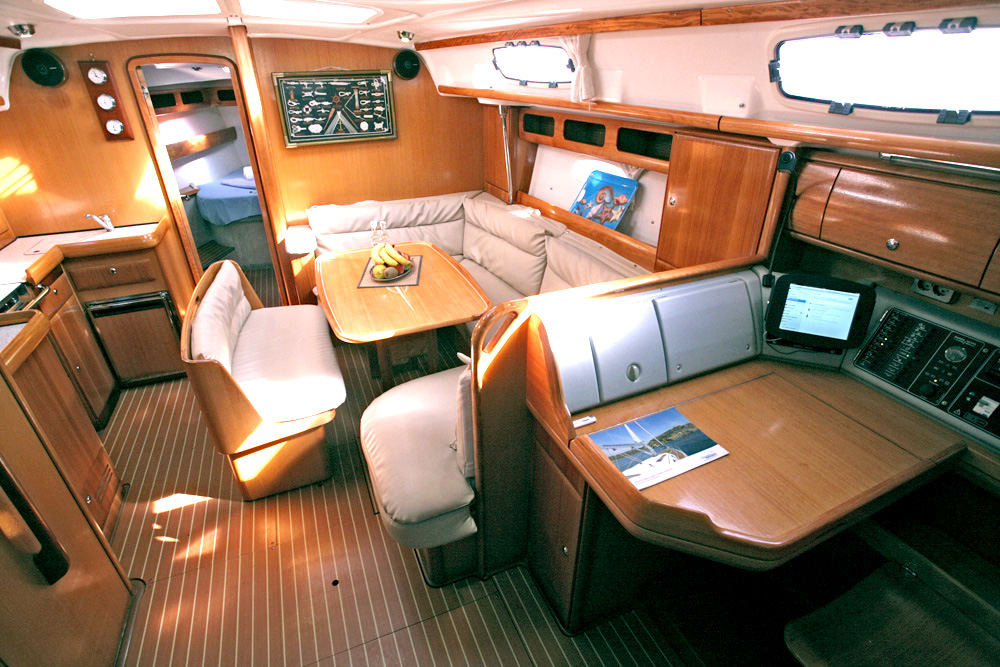 Bavaria 42 Cruiser — photo 12