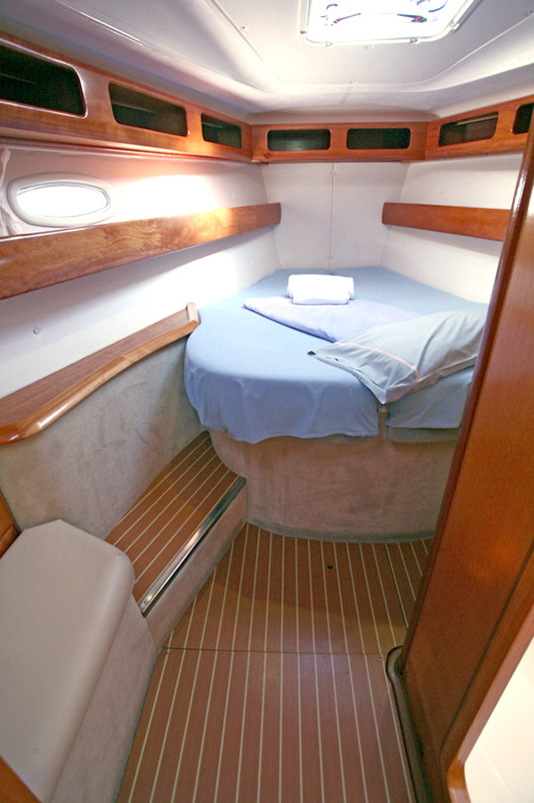 Bavaria 42 Cruiser — photo 14