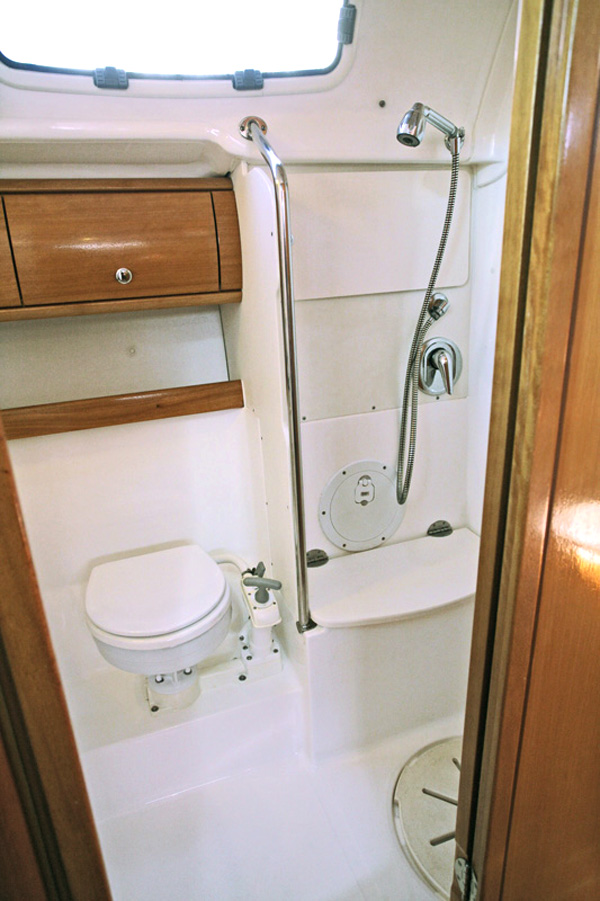 Bavaria 42 Cruiser — photo 17
