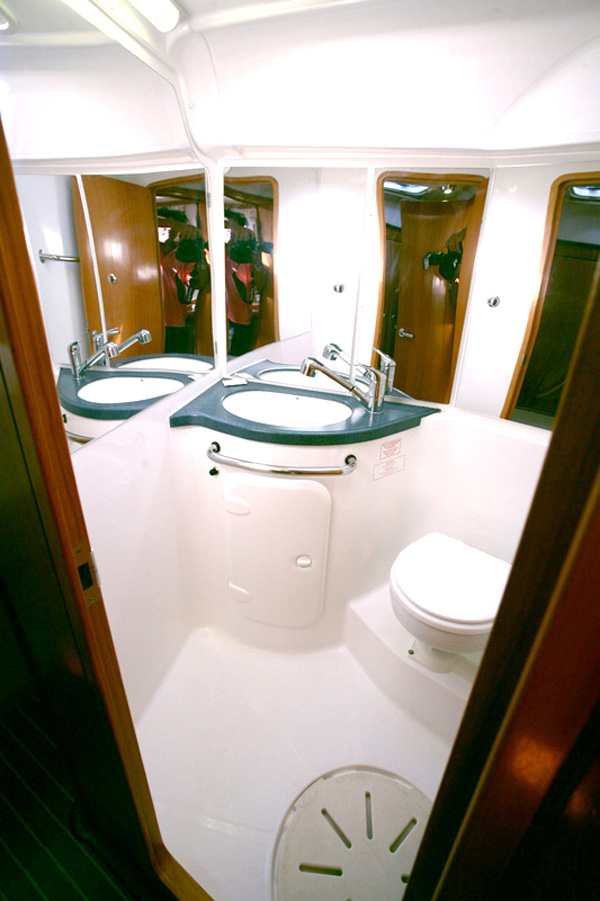 Bavaria 42 Cruiser — photo 18