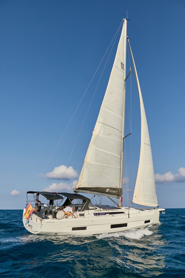 Dufour 470 - 5 + 1 cab. — photo 11