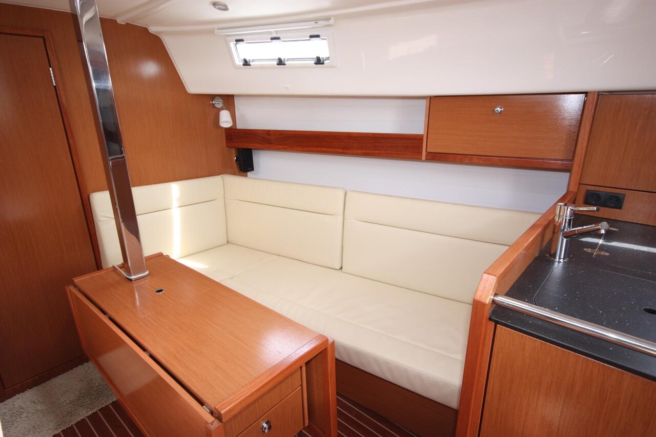 Bavaria Cruiser 32 — photo 11