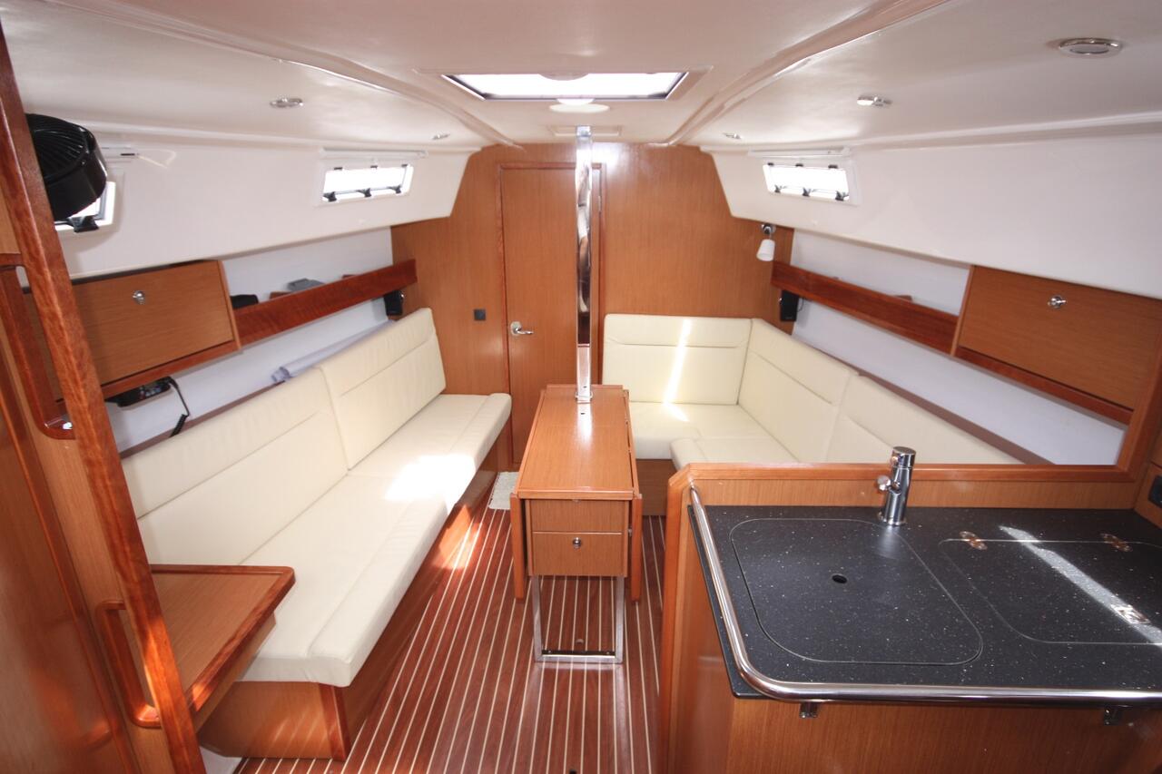 Bavaria Cruiser 32 — photo 12