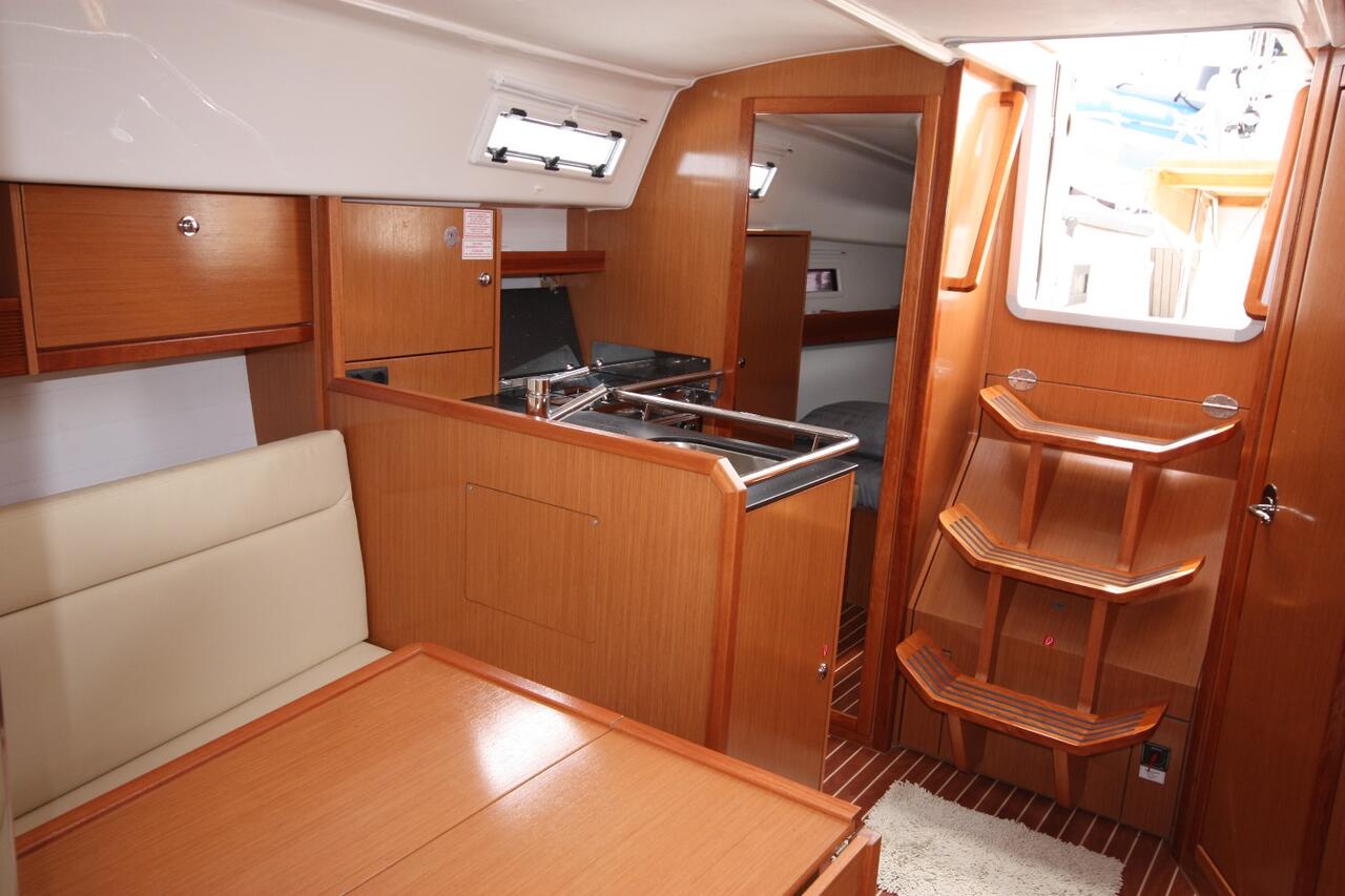Bavaria Cruiser 32 — photo 14