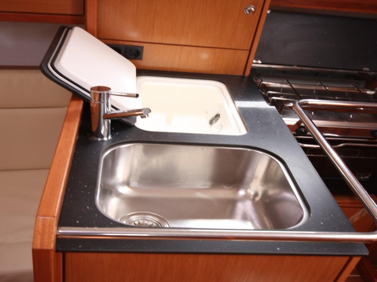 Bavaria Cruiser 32 — photo 16