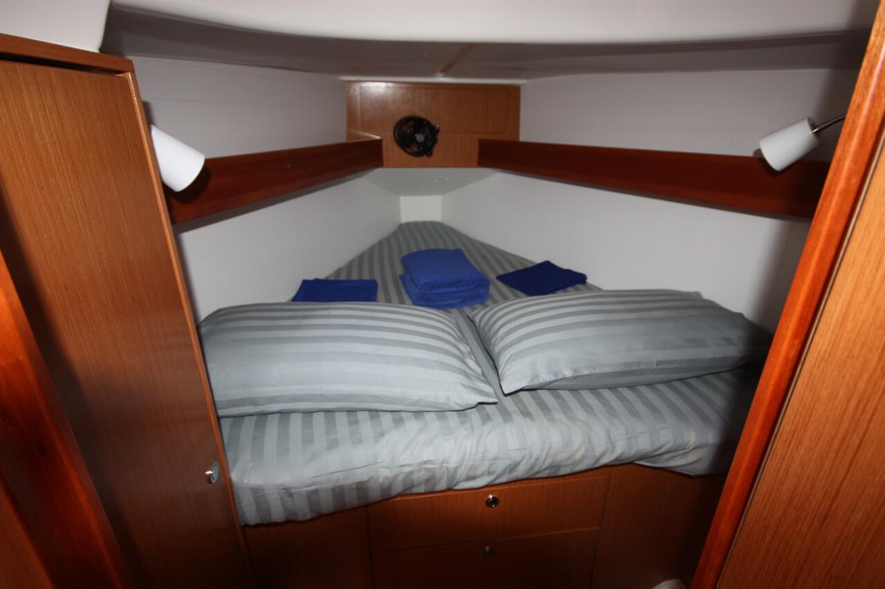 Bavaria Cruiser 32 — photo 17
